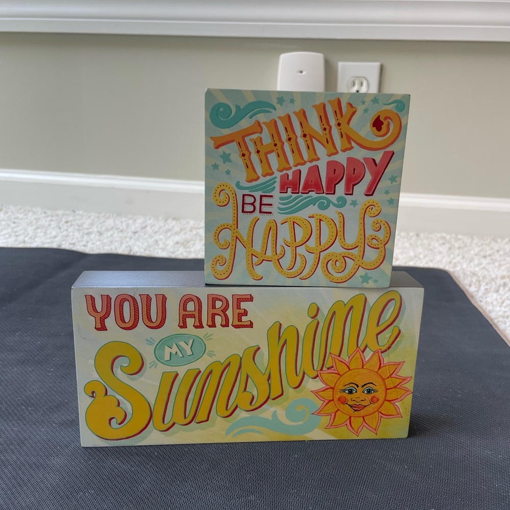 FRANCESCA’S decorative quote signs